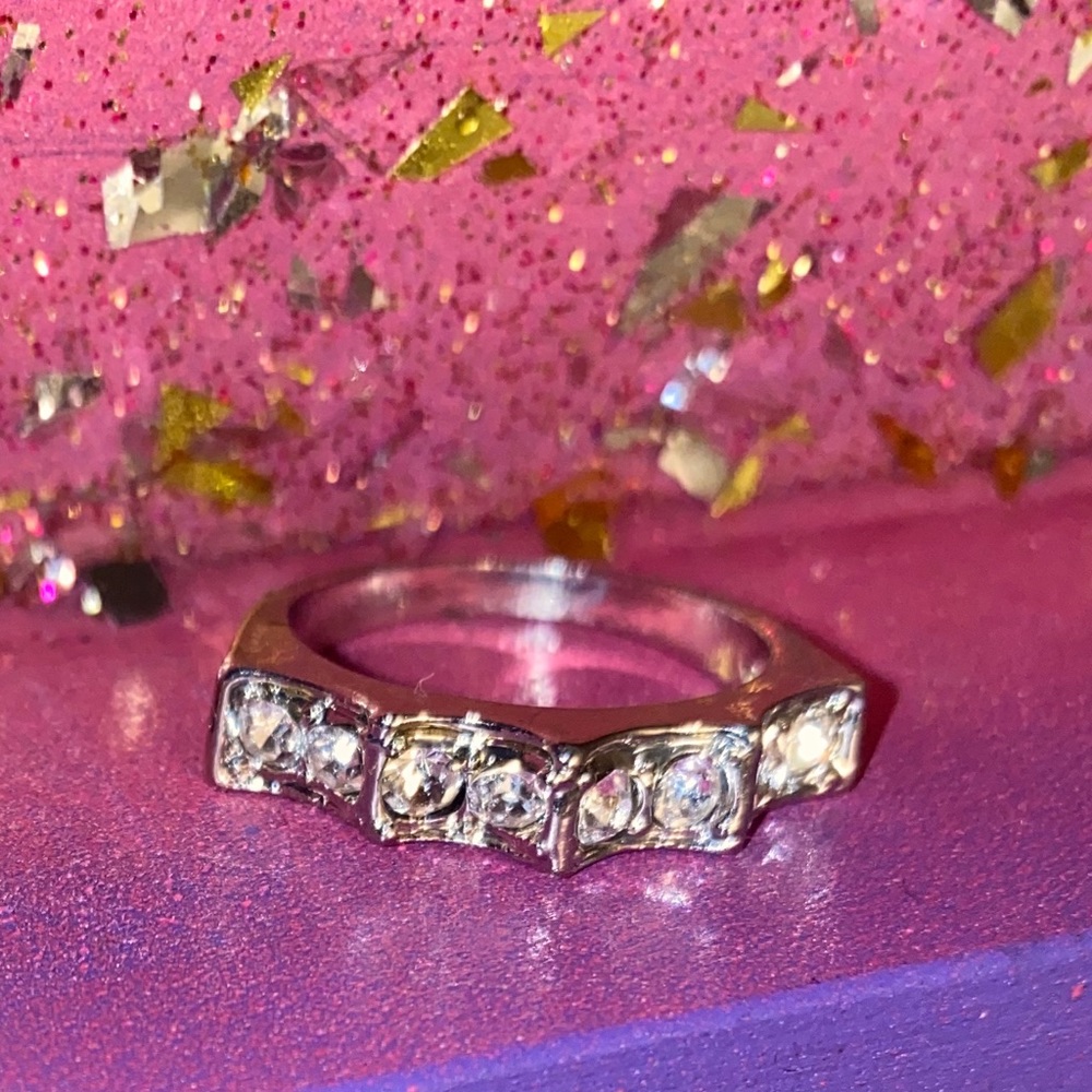 Size 9 DIAMOND ring - Picture 3 of 3